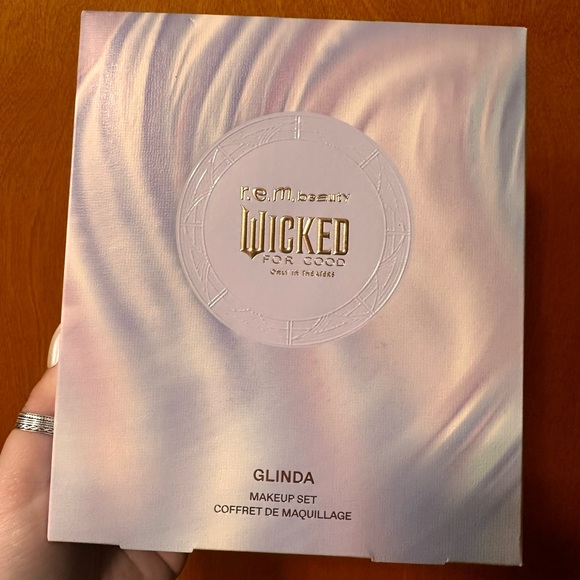 REM Beauty Wicked Glinda Makeup Set - Iridescent Pink